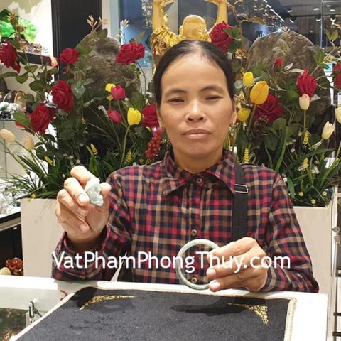 Cô Huệ - khách hàng mua vòng tay cẩm thạch và mặt tỳ hưu ngọc phỉ thúy S6898