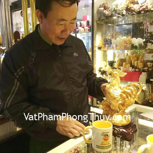 Chú Quang- khách hàng mua gà trên túi tiền G026A