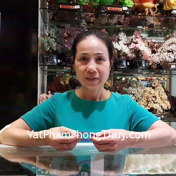 Cô Liên- khách hàng mua chuỗi thạch anh tím đậm Uruguay A+++ S6361-S3-1190