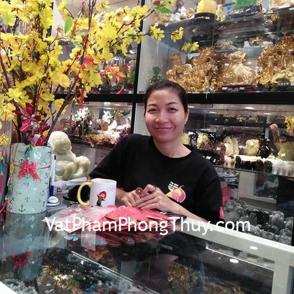 Chị Hương - khách hàng mua mặt phật bản mệnh ngọc phỉ thúy tuổi Tý, Mùi, Tuất, Ngọ S6638 và vòng tay đá hắc ngà S6668, ngọc phỉ thúy S6401, S6675