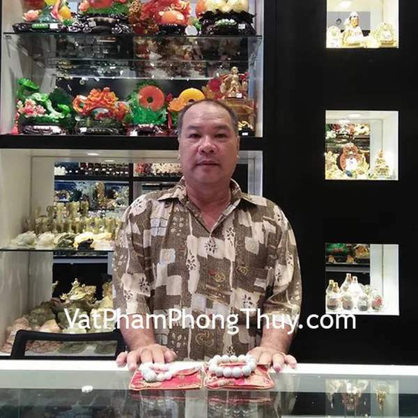 Chú Thành Lợi - khách hàng mua chuỗi tỳ hưu phỉ thúy S6685, S6405, S6012 và chuỗi phỉ thúy xanh đậm S9974, S6675
