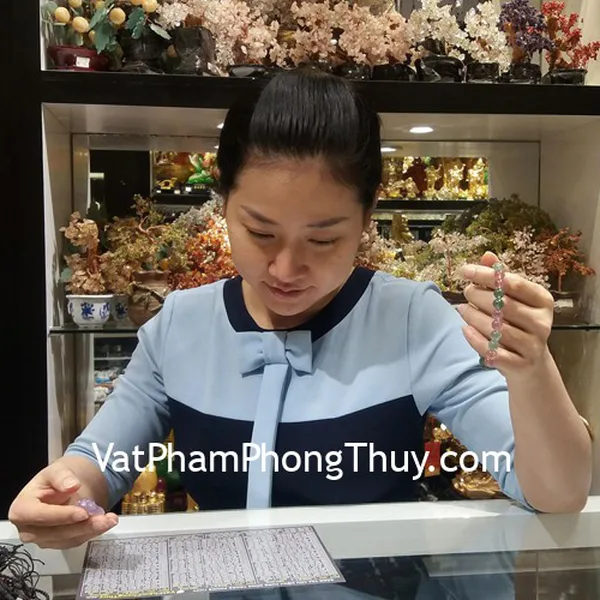 Chị Ngọc Anh - khách hàng mua chuỗi  thạch anh dâu xanh đỏ S6654-1173