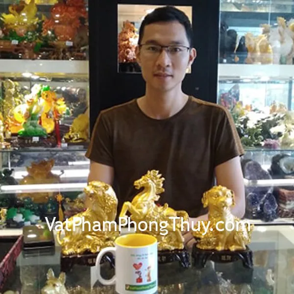 Anh Tùng - khách hàng mua tượng ngựa vàng LN132 và tượng chó C030A
