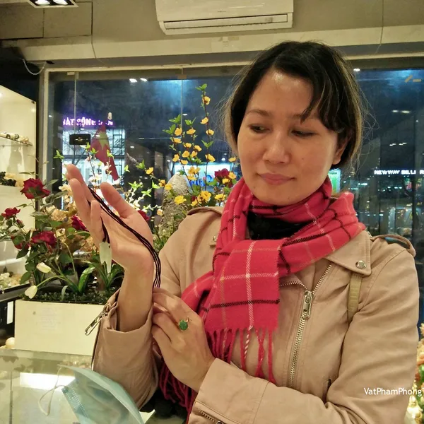 Chị Tâm - Khách hàng mua Mặt ve ngọc Phỉ Thúy xanh nhỏ S6628.