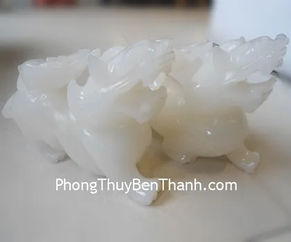 Tỳ hưu bạch ngọc cõng con nhỏ GM005