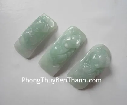 Tỳ hưu nằm trên ván ngọc Phỉ Thuý S588