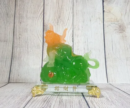 Thần trâu ngọc xanh đa sắc trên như ý ngọc đế thuỷ tinh - Chiêu Tài Ngưu LN176