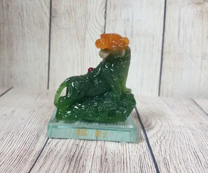 Chúa hổ xanh ngọc đa sắc lưng hồng châu gầm trên núi đá vàng đế thuỷ tinh nhỏ - Phước Đáo FLN184
