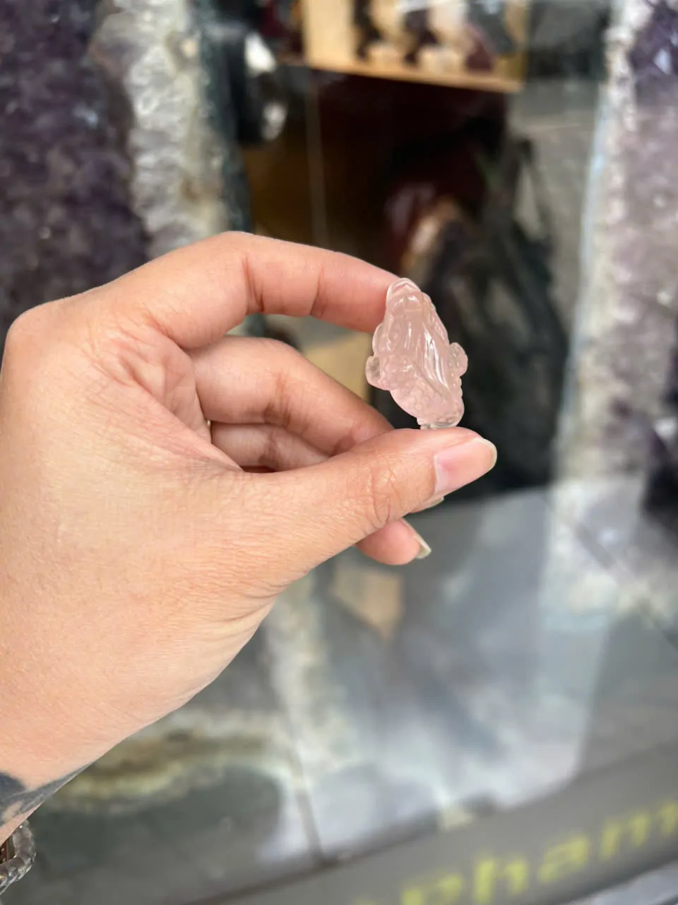 Thiềm Thừ đeo cổ đá thạch anh hồng vẩy rồng mới S794