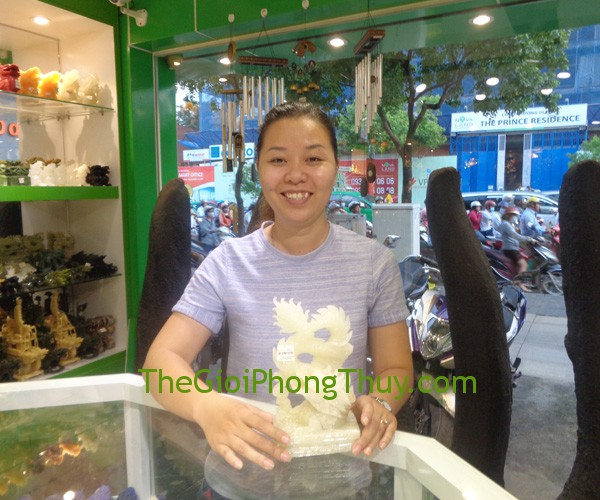 Chị Minh Ngọc  - khách hàng mua Tượng Rồng Cẩm Thạch FN075