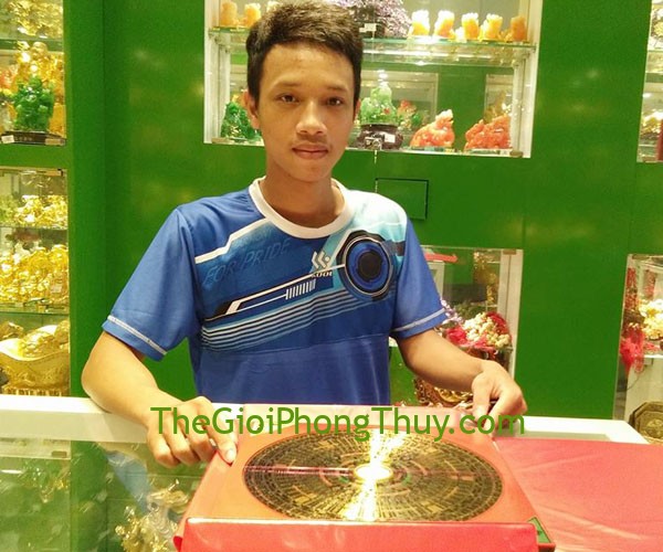 Anh Tiệp- Khách hàng mua La kinh mặt đồng khủng FCC2011 tại Thế giới phong thủy Store 03