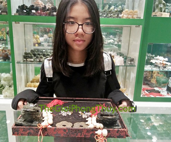 Chị Thủy - Khách hàng mua Thiềm thừ lam ngọc nhỏ FGM024,Tiền hoa mai liền FCC1139,Xâu 5 hồ lô FCC1153 và Móc khóa Tỳ Hưu mã não đỏ FS6096.