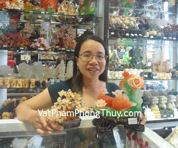 Chị Nga - khách hàng mua thiềm thừ sanh tài E081 và tượng tam mã H310G