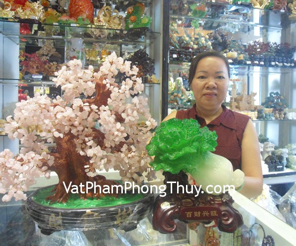 Chị Diệp - khách hàng mua cây tài lộc thạch anh hồng HCA265, tượng bắp cải H195 và vòng tay kết hạt S977