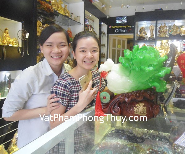 Chị Vi - khách hàng mua tượng bắp cải chiêu tài H175G