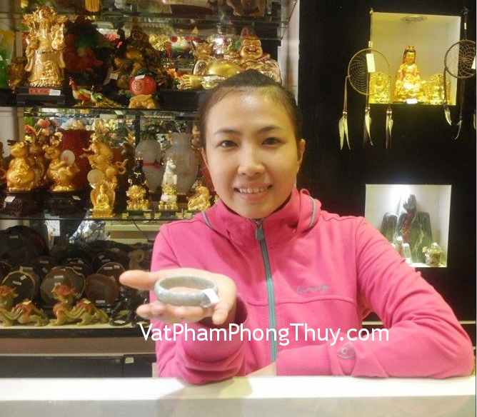 Chị Vân - khách hàng mua vòng ngọc Myanmar VM104-4140