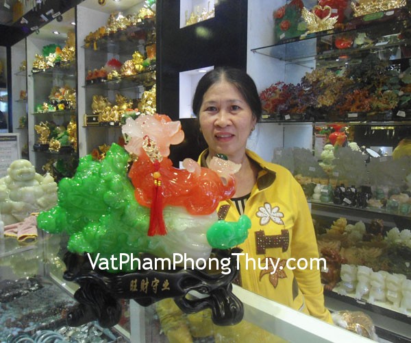 Cô Trinh - khách hàng mua tượng tỳ hưu bắp cải H151G