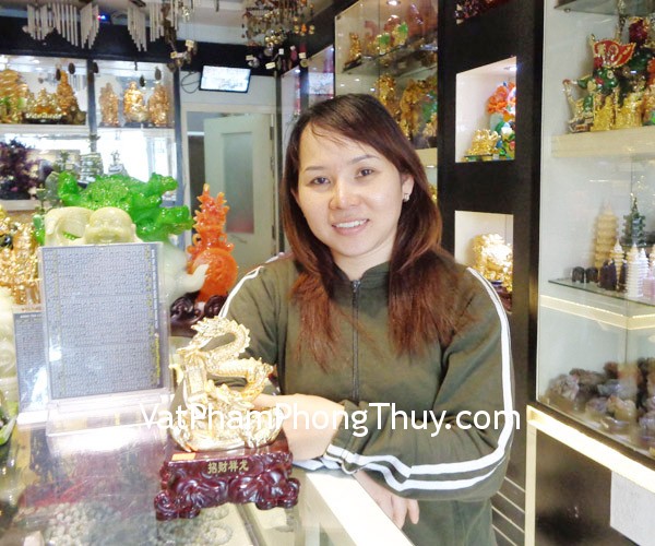 Chị Nhung - khách hàng mua Rồng vàng A155