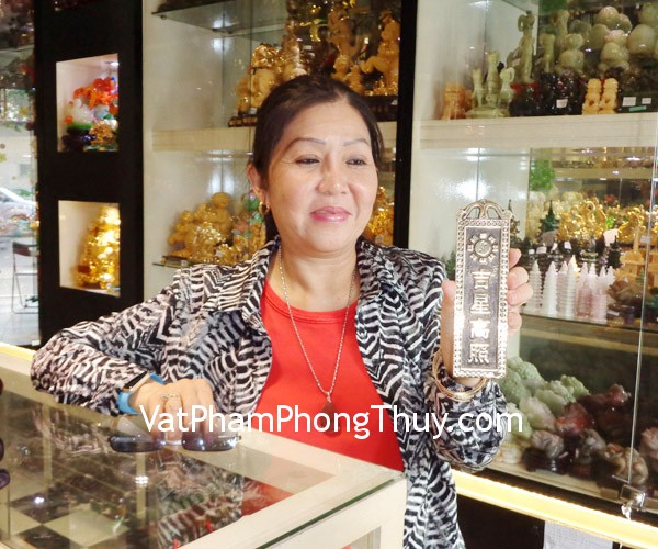 Cô Nghi - khách hàng mua Kim bài Cát tinh cao chiếu CC1162