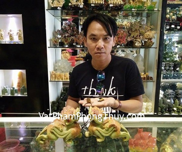 Anh Kiệt - khách hàng mua tượng Tỳ Hưu đá Tiêu Ngọc HM024, nhẫn Tỳ hưu đá mắt mèo S450, Tỳ Hưu đeo cổ đá Mắt Mèo S931