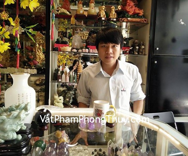 Anh Tuấn - khách hàng mua quả cầu thạch anh vàng GM150-4128 và đĩa thất tinh thạch anh tím HM096