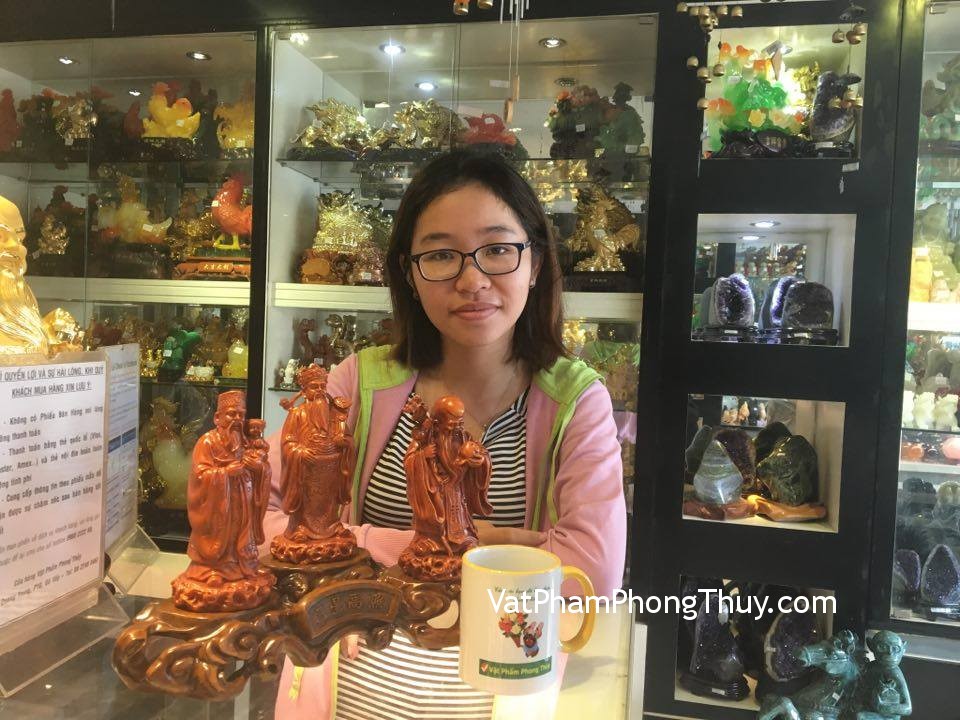 Chị Ánh - khách hàng mua bộ tam đa Phúc Lộc Thọ đế gỗ G158A