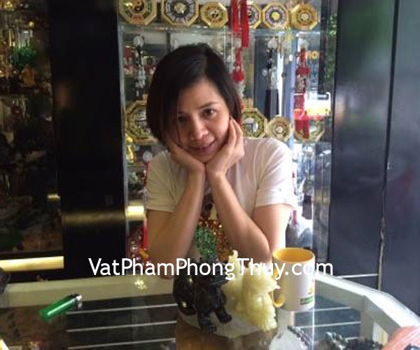 Chị Yến - khách hàng mua tỳ hưu Bắc Kinh đen trung BKD-M và rồng cẩm thạch nằm nhỏ N076-1