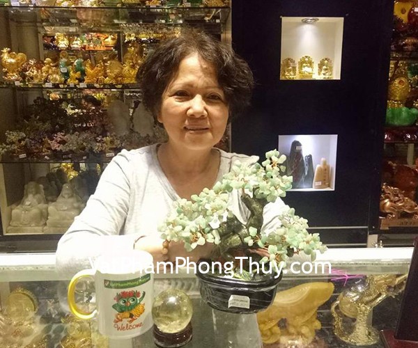 Cô Nhung - khách hàng mua cây tài lộc đông linh KC087, ngọc bội quan âm S6419, chuỗi thạch anh tóc đỏ S6371-1664 và quả cầu thạch anh vàng GM150-3613