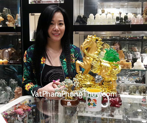 Chị Thanh - khách hàng mua tượng ngựa vàng cõng cải xanh G106A và cây tài lộc đông linh KC092