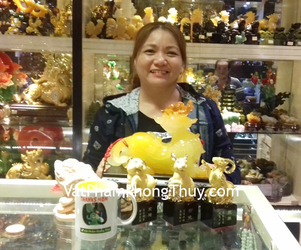 Chị Mai - khách hàng mua Tỳ hưu lưu ly vàng G168A, Thiềm thừ đá Hồng C-DH, Tượng Heo sa kim C211A-12, Tượng Thỏ sa kim C211A-4, Tượng Dê sa kim C211A-8