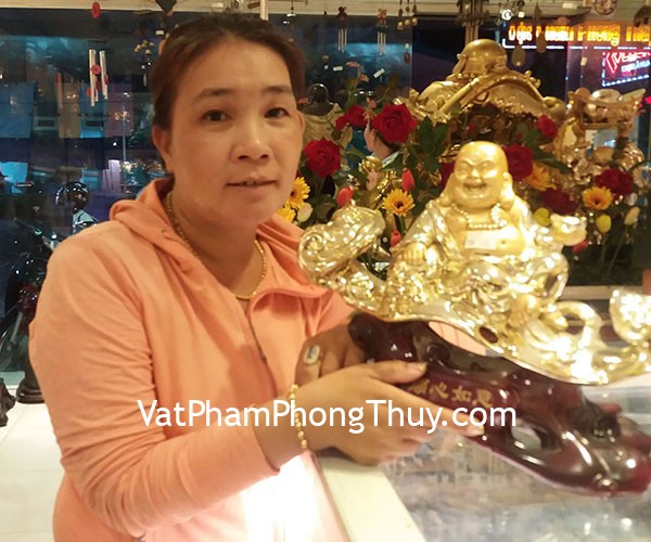 Cô Thân- khách hàng mua phật di lạc vàng C134A
