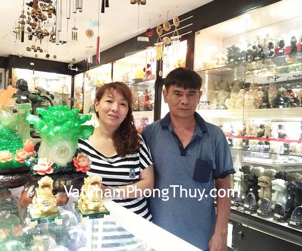 Anh Nam- khách hàng mua Bắp cải đứng trên hoa mẫu đơn C163A và Tỳ hưu vàng trên đế thuỷ tinh C053A